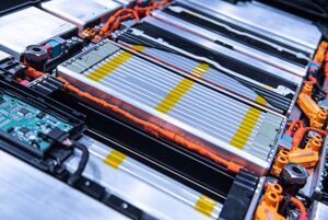 Lithium battery pack in the engine compartment of an electric car. Image: Sergii Chernov / Shutterstock.com